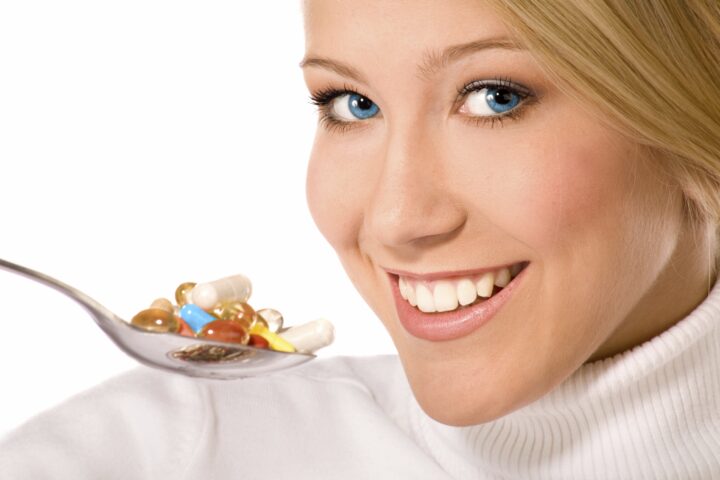 devushka-i-vitaminy.jpg
