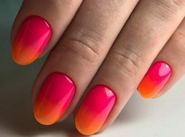 manikyur-krasno-oranzhevyy-gradient.jpg