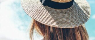 letom-ubirayte-volosy-pod-shlyapu.jpg