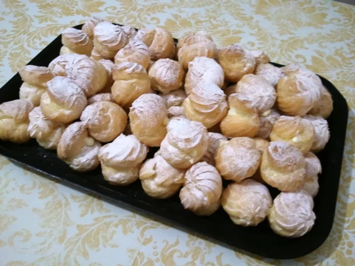 profitroli-s-zavarnym-kremom.jpg