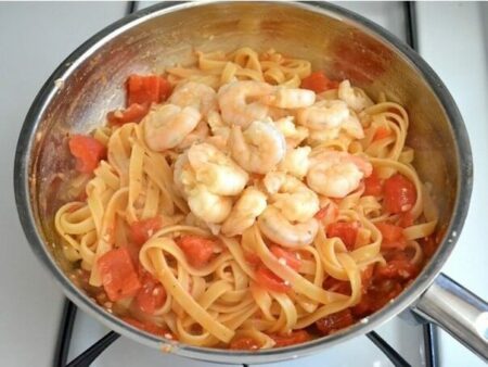 pasta s krevetkami i tomatami 165956 11 e1712316256979