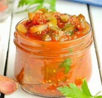 ogurtsy-v-tomatnom-souse.jpg