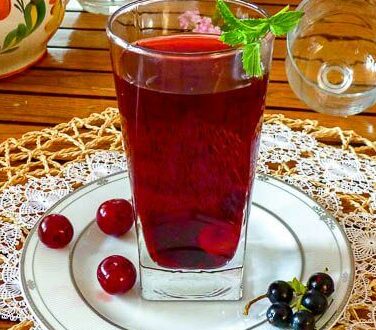 kompot-iz-smorodiny.jpg