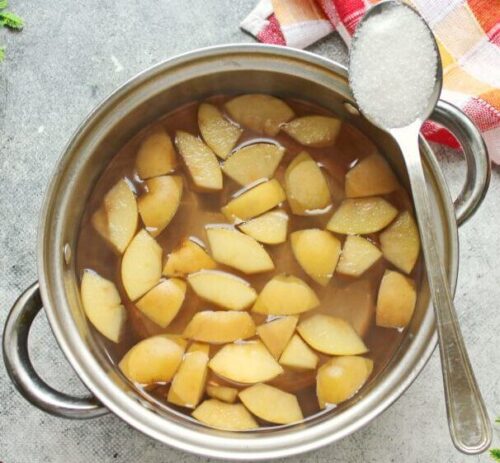 kompot iz brusniki i yablok 8793461 e1760527734539