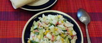 Салат с крабовыми палочками и рисом